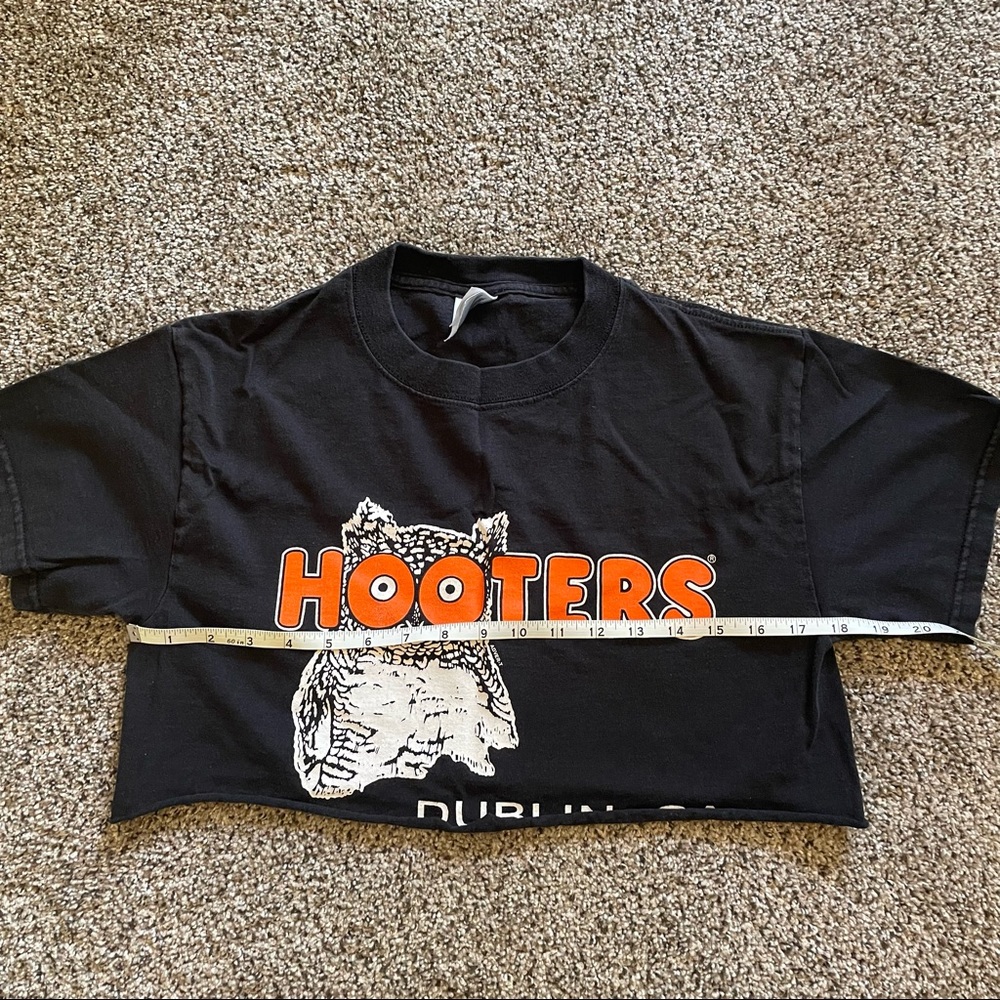 Cropped Hooters Tee Dublin CA